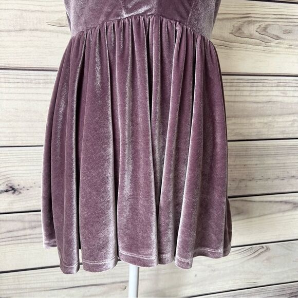 Urban Outfitters Silence + Noise Purple Velvet Backless Fit & Flare Romper - Picture 6 of 10